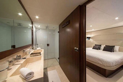 Яхта Princess V78 2011 12