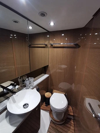 Яхта Princess V50 Open 2018 15