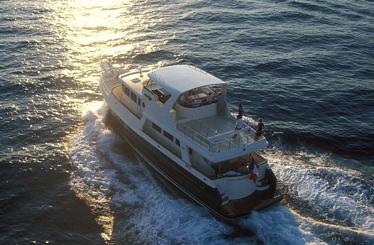 Яхта Selene 62  1