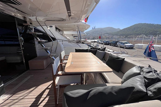 Яхта Princess S65 2018 14