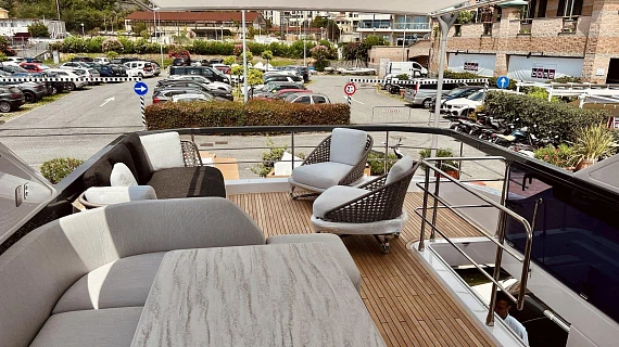 Azimut Fly 68 yacht 2023 12