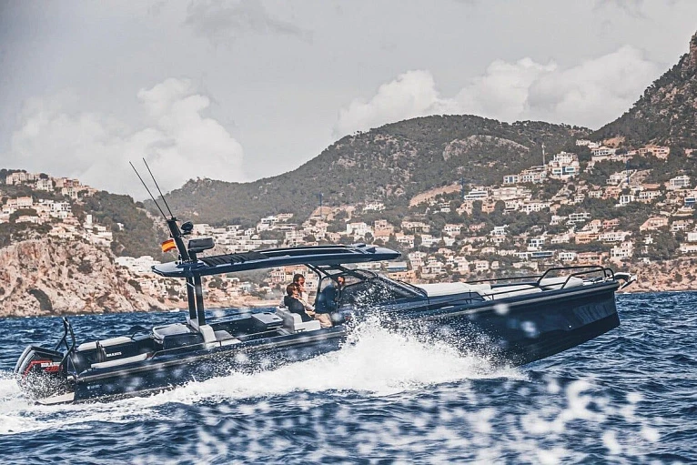 Brabus Shadow 900 XC Cross Cabin