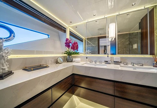 Яхта Sunseeker 90 Ocean 2022 11