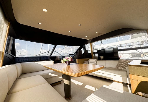 Яхта Princess 52 2017 15