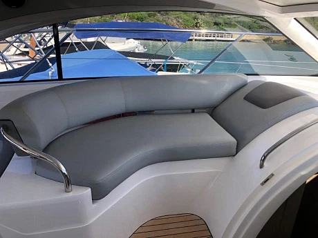 Яхта Princess V40 2022 9