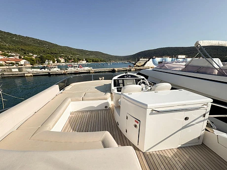 Sunseeker Manhattan 63 yacht 2011 2