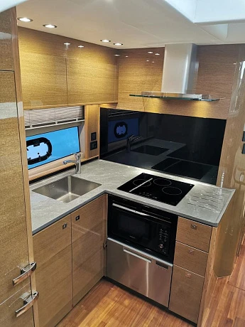 Яхта Princess V50 Open 2018 7