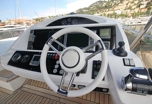 Яхта Sunseeker Manhattan 73 2012 9