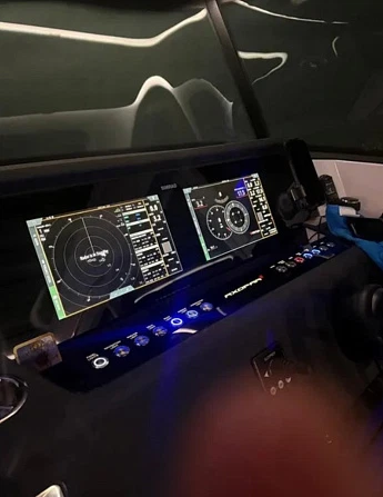Моторная яхта Axopar BRABUS 37 XC Cross Cabin 2025 5