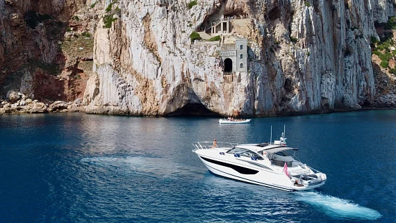 Яхта Princess V40 2022 3