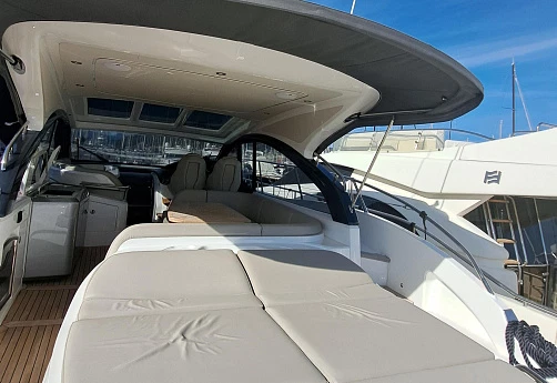 Яхта Princess V50 2023 2