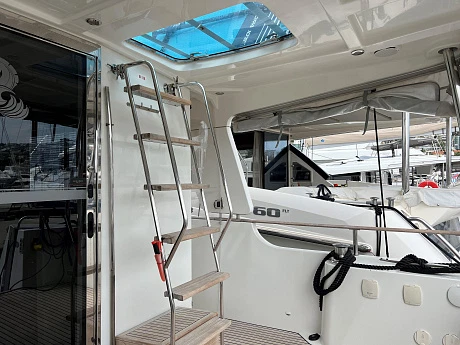 Яхта Beneteau Swift Trawler 52 2012 2