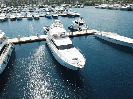 Яхта Princess 72 2015 2