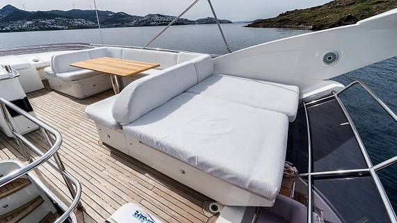 Яхта Princess 64 2012 13