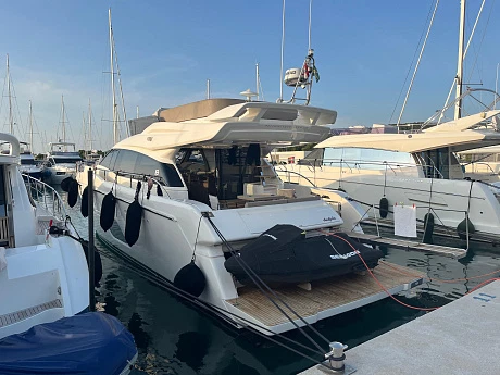 Яхта Ferretti 550 2017 5
