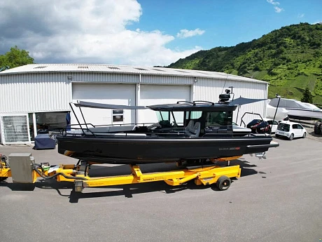 Яхта Brabus Shadow 500 Cabin Black Ops 2024 4