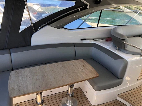 Яхта Princess V40 2022 11