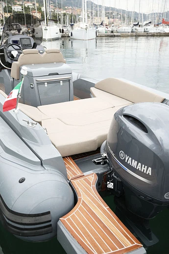 Яхта Strider 900  7