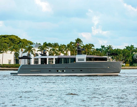 Яхта ARCADIA A85  3