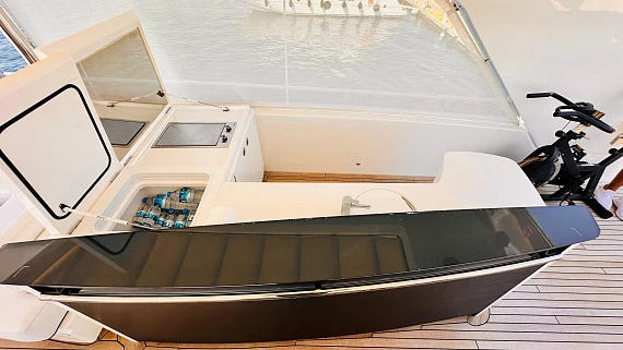 Яхта Princess Flybridge 88 2014 9