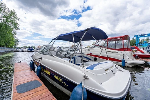 Bayliner 212 Capri yacht  2