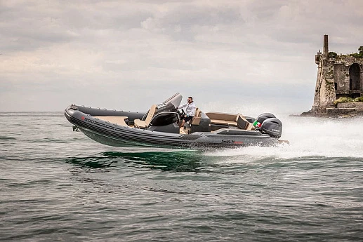 Яхта Strider 900  5