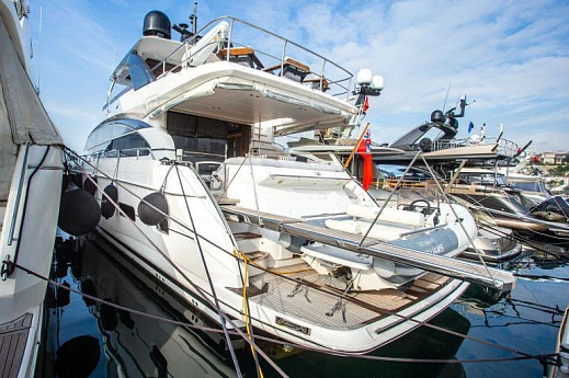 Яхта Princess 82 2017 3