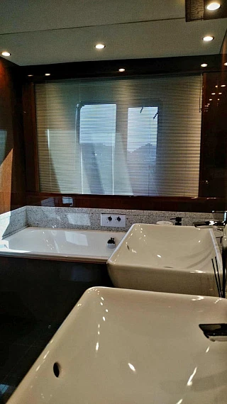 Яхта Princess 95 2011 14