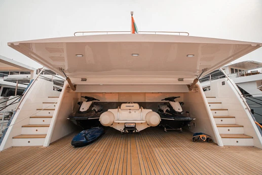 Nomad 95 SUV yacht  3