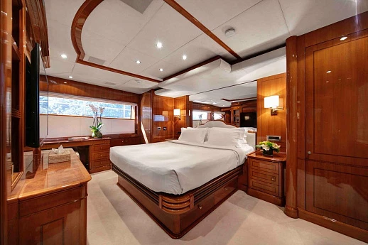Яхта Benetti Legend 85 2008 8