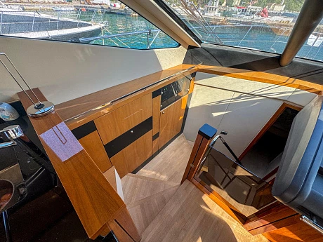 Sunseeker Manhattan 63 yacht 2011 10