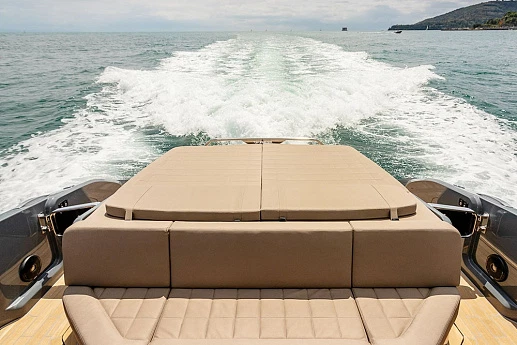 Яхта Rebel 47  5