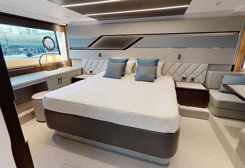 Яхта Sunseeker Predator 74 XPS 2022 13