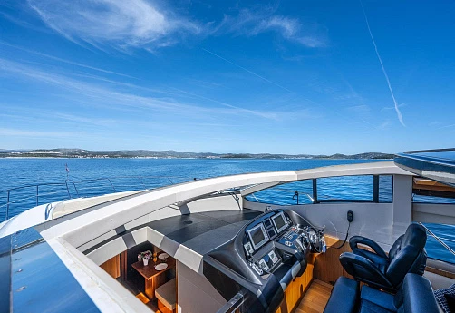 Яхта Sunseeker Predator 64 2011 14