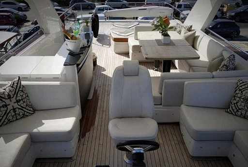 Яхта Princess 82 2015 3