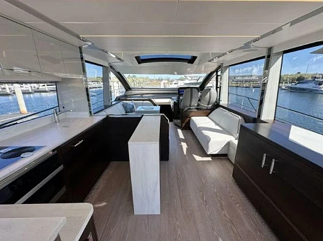 Яхта Sunseeker 65 Sport 2022 3