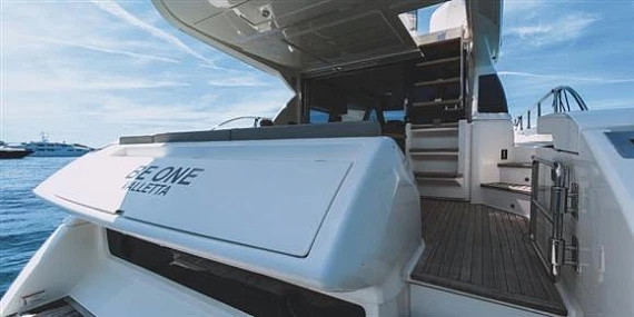 Яхта Ferretti 550 2017 11
