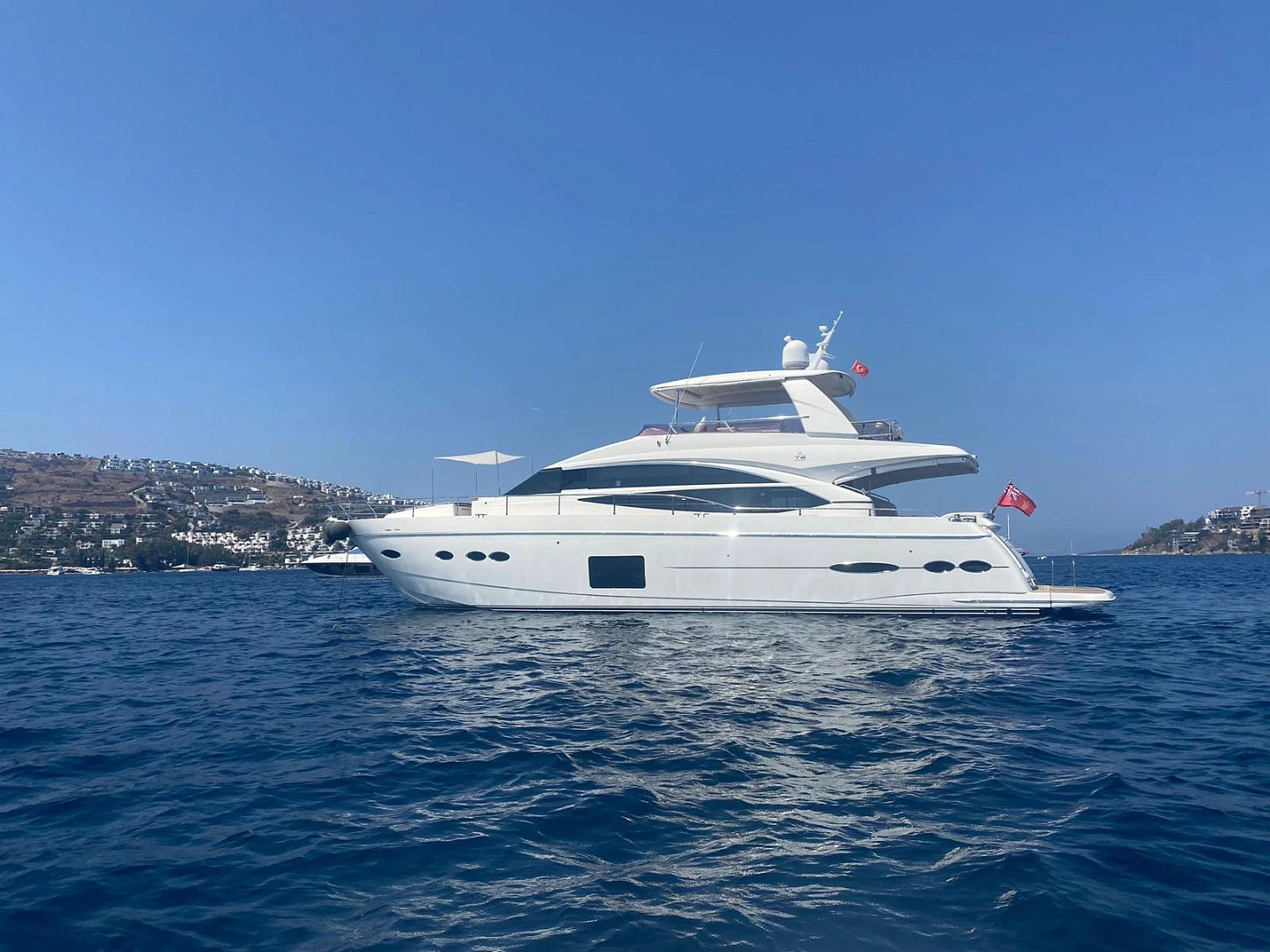 Princess Flybridge 72