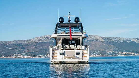 Sunseeker 88 yacht 2024 3