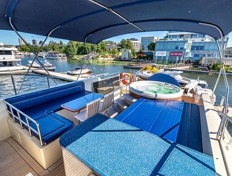 Petropavlovsk yacht 2010 7