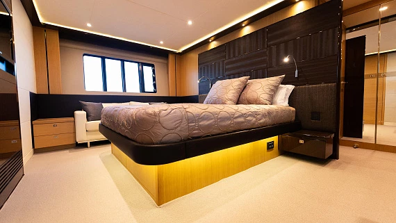 Яхта Princess V72 2012 13