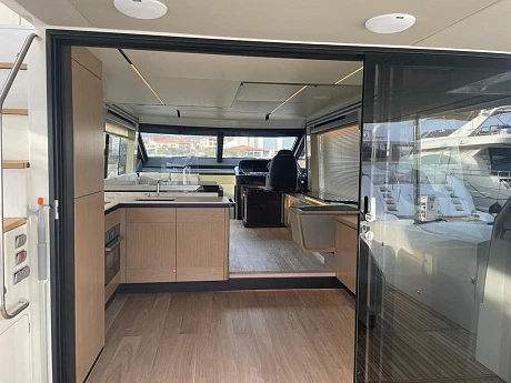 Яхта Absolute 60 Fly 2022 8