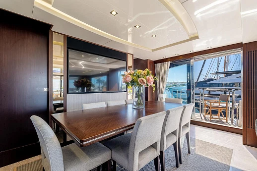 Яхта Sunseeker 86 2020 9