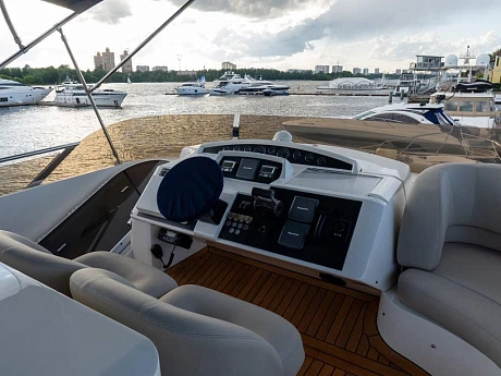 Яхта Princess 67 2008 13