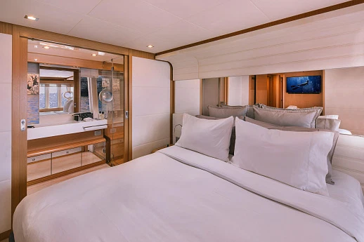 Яхта Ferretti 800 2010 15