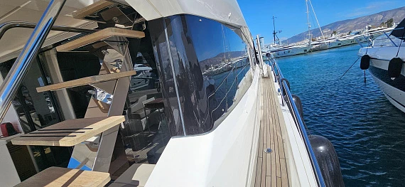 Sunseeker Manhattan 66 yacht 2019 9