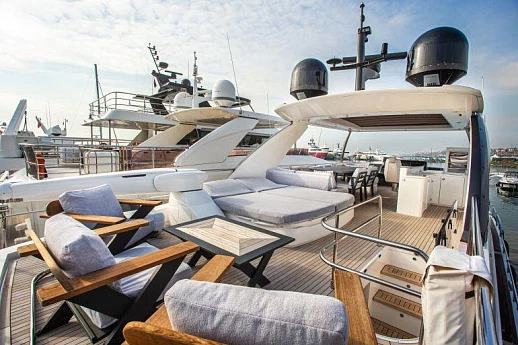 Яхта Princess 82 2017 8