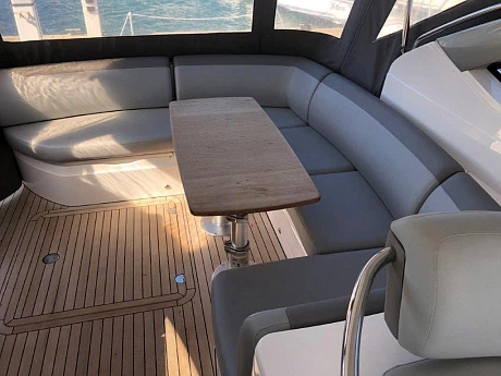 Яхта Princess V40 2022 10