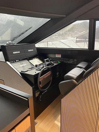 Яхта Ferretti 720 2023 12