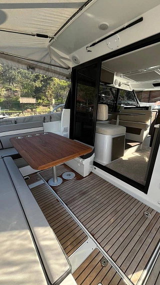 Яхта Jeanneau Merry Fisher 1095  1